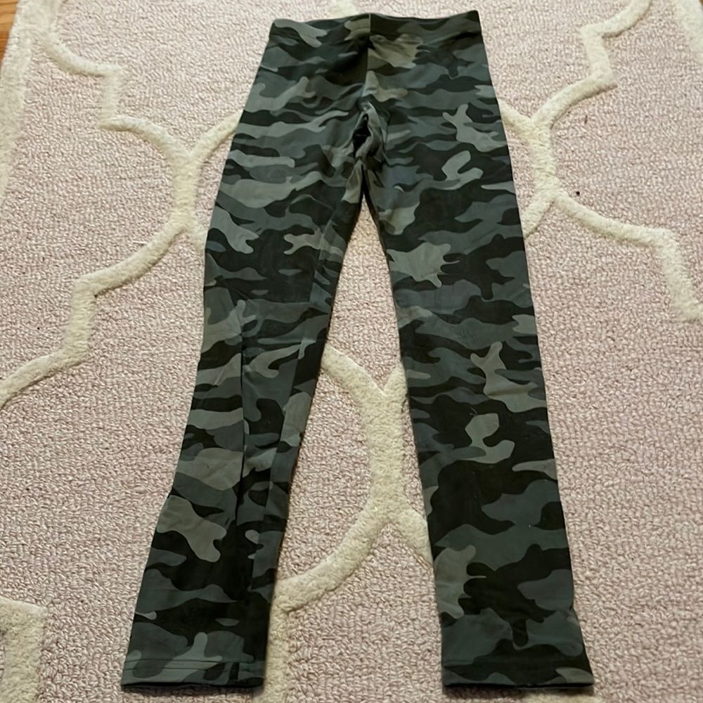 Old navy camo leggings